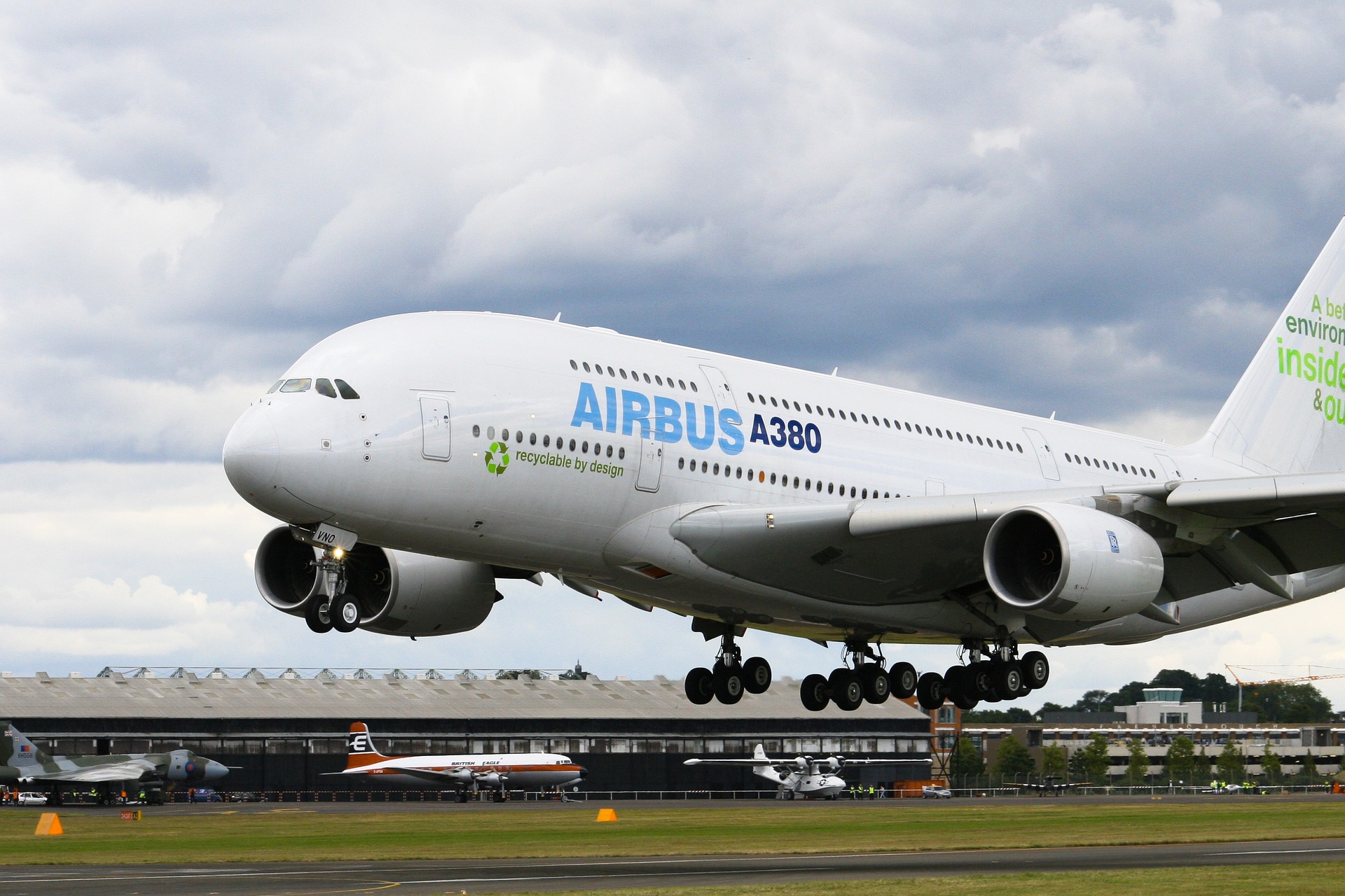 airbus-a380-g81c9eb3cf_1920